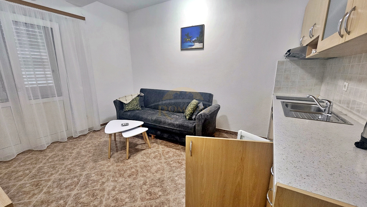 Apartmajska hiša v Okrugu Gornjem/Čiovo, drugi niz od morja - 5 apartmajev